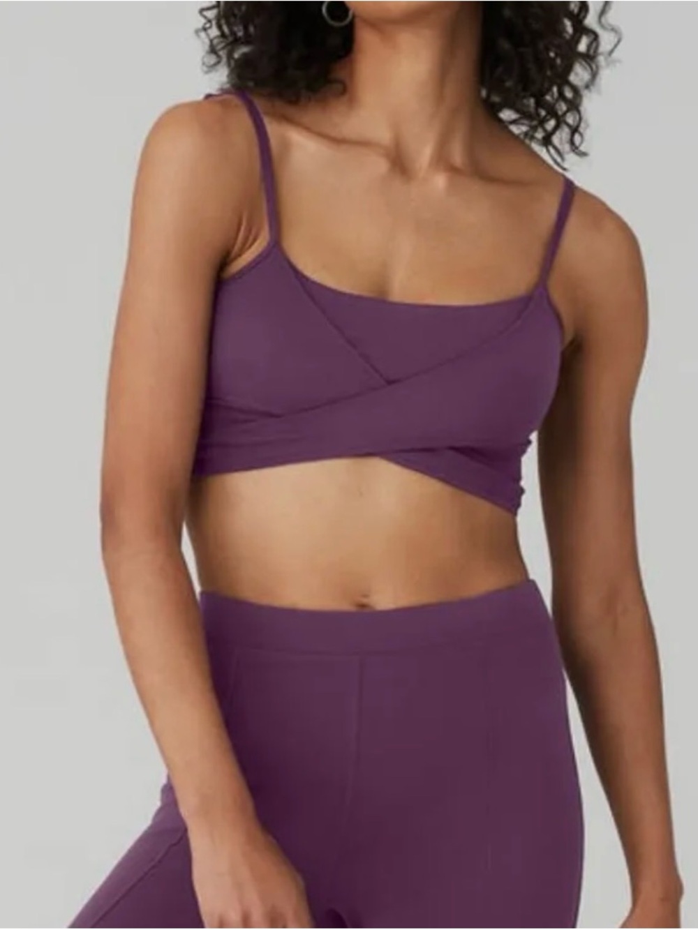 Alo yoga matching set sports bra and leggings (full length) in plum.